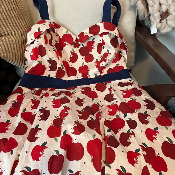 DISCOUNTED! Disney Dress Shop Snow White Dress 1X - Picture 2 of 3